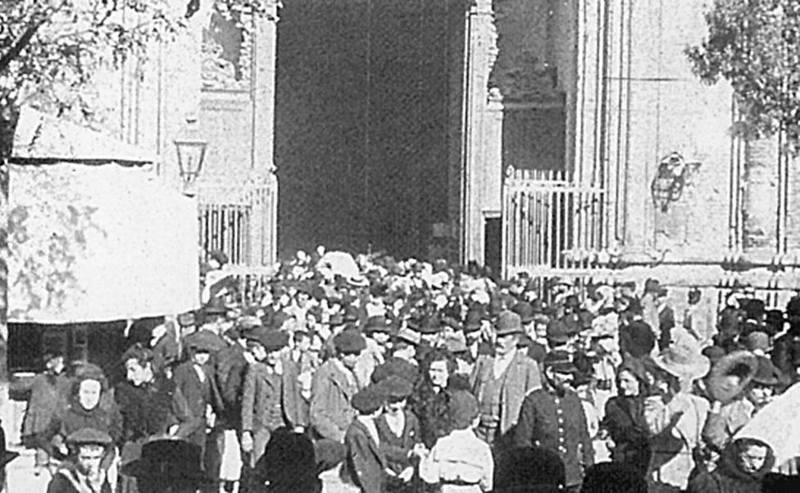 Imagen de la primera película, 'Salida de misa de doce del Pilar de Zaragoza'